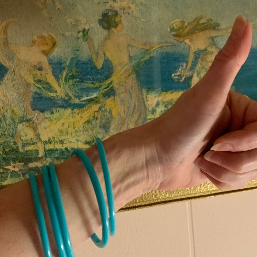 SET OF (5) MATCHING BANGLE BRACELETS- BRIGHT TEAL BLUE PLASTIC! FUN! ORIGINAL!